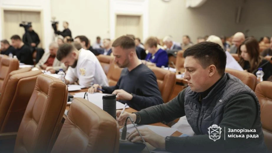 Транспорт, кадрові чистки та допомога потерпілим від обстрілів: Регіна Харченко збирає депутатів у Запоріжжі