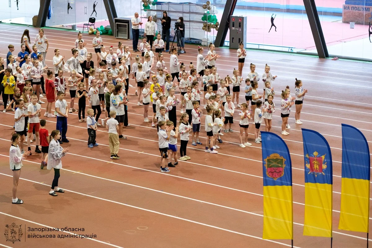 Запорізькі діти-спортсмени провели масштабне тренування у національному вбранні