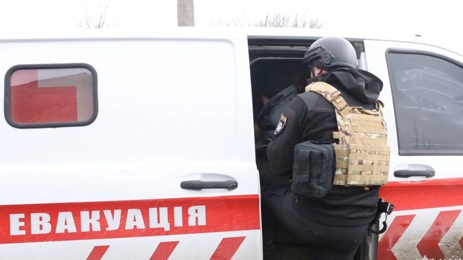 Безпека понад усе: поліція вивезла жителів трьох громад на Запоріжжі