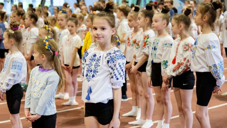 Запорізькі діти-спортсмени провели масштабне тренування у національному вбранні